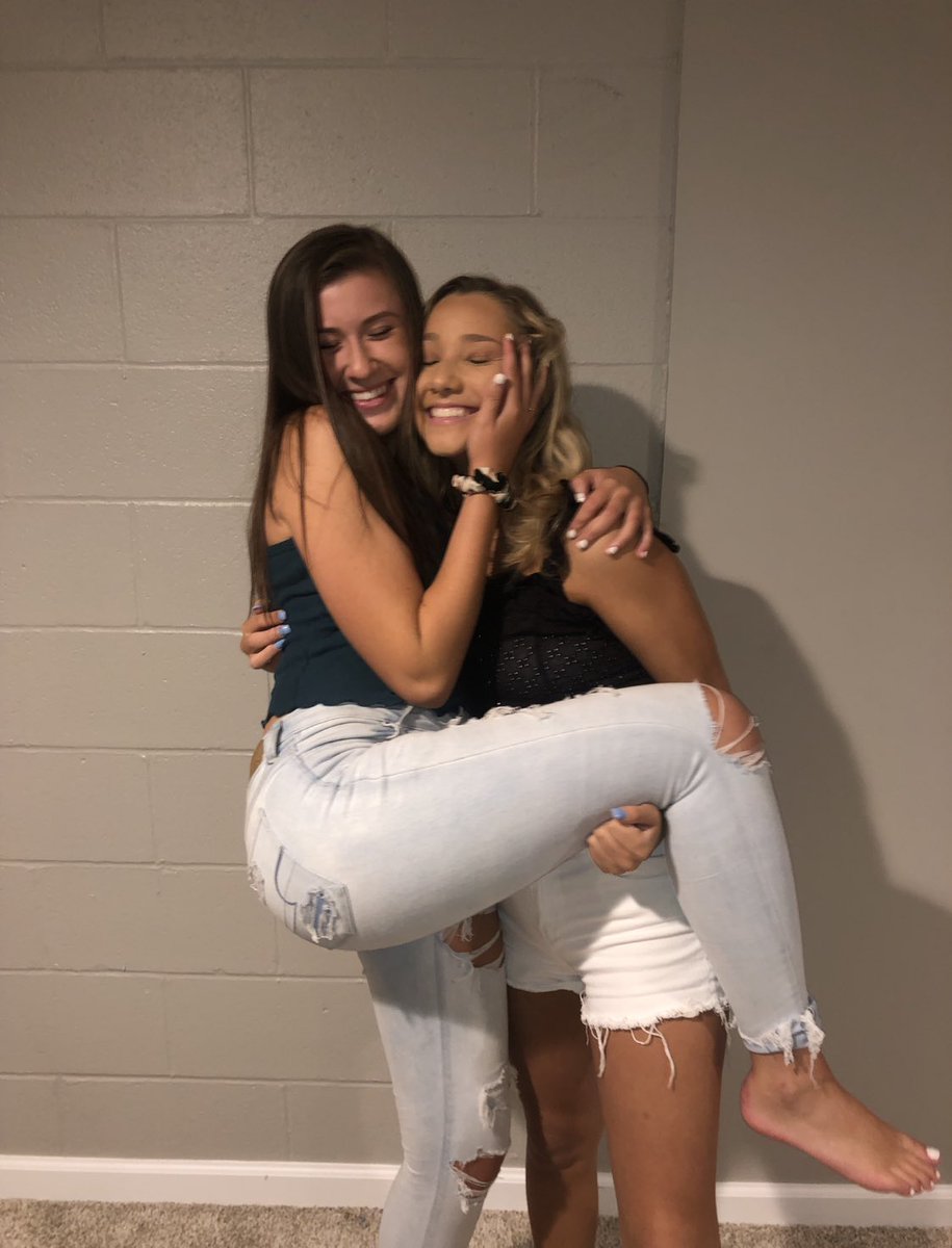 taylor_kubaney's tweet photo. Happy 18th birthday Marissa!! Ily Have the best day you deserve it!! ❤️ @marissamomeyer https://t.co/oBBDJcV3gH
