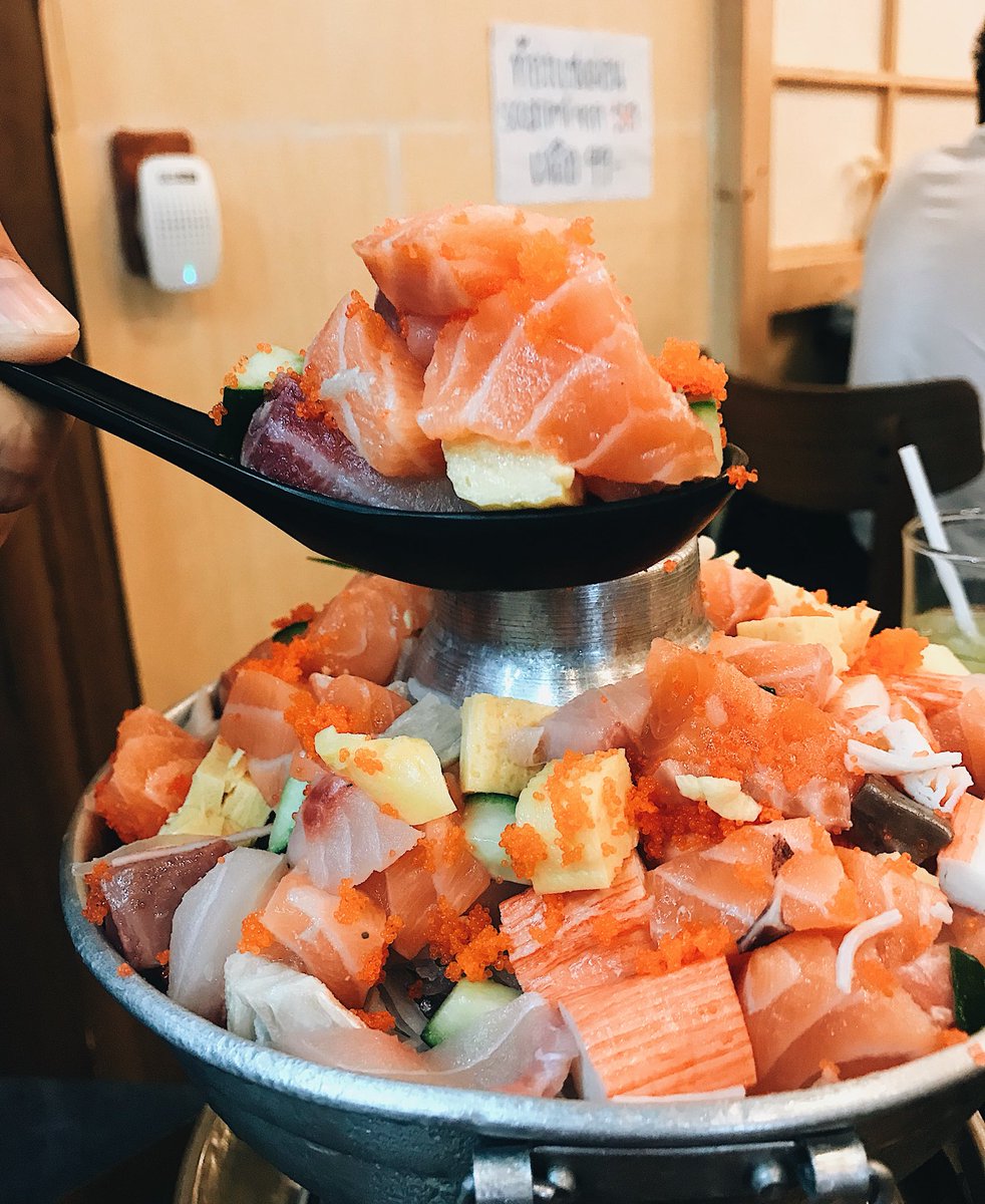 Gindaichii's tweet photo. มาซ้ำร้าน Sushina อีกรอบ คราวนี้ลองแบบหม้อไฟปลาดิบดูบ้าง หม้อนี้รู้สึกเลยว่าได้เยอะกว่าเมนูฟูจิซัง(ปลาดิบภูเขา)  แต่ว่าอันนี้ไม่มีข้าวเด้อ ซาซิมิกับน้ำแข็งล้วนๆ สั่งข้าวเพิ่มเองจ้ะ
379 บาท สองคนจุกเหมือนเดิม

📍ฟอร์จูนรัชดา ชั้นใต้ดิน

@aroii @Kin24hrs #อร่อยไปแดก #อร่อยบอกต่อ https://t.co/WKbpLkMPai