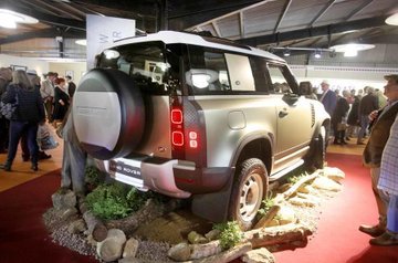 AExpressAuction's tweet photo. The new Land Rover Defender has made its first public appearance on home soil, taking centre stage at, appropriately, the  @goodwoodrevival
 
click the link for more: https://t.co/Jo4HcM4Nme

#Autonews #LandRover #Cars #Aexpress #Hyderabad #India https://t.co/ikCPkoBbqR