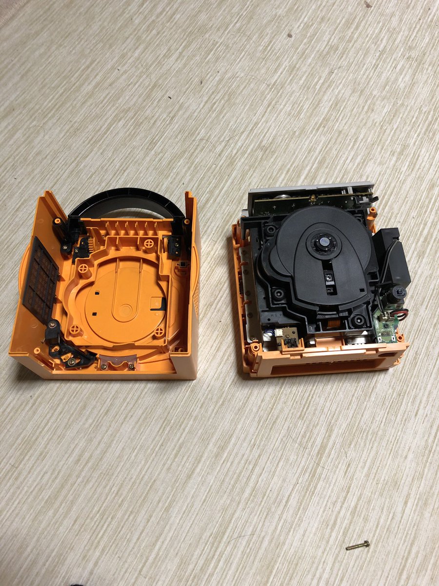 Twitter पर たしゅみん まずジャンクのゲームキューブを分解して ミニ電動ガンを分解して切断して いい感じにスポンジで隙間埋めて固定すれば完成です Twitter पर たしゅみん まずジャンクのゲームキューブを分解して ミニ電動ガンを分解して切断して いい感じにスポンジで隙間埋めて固定すれば完成です