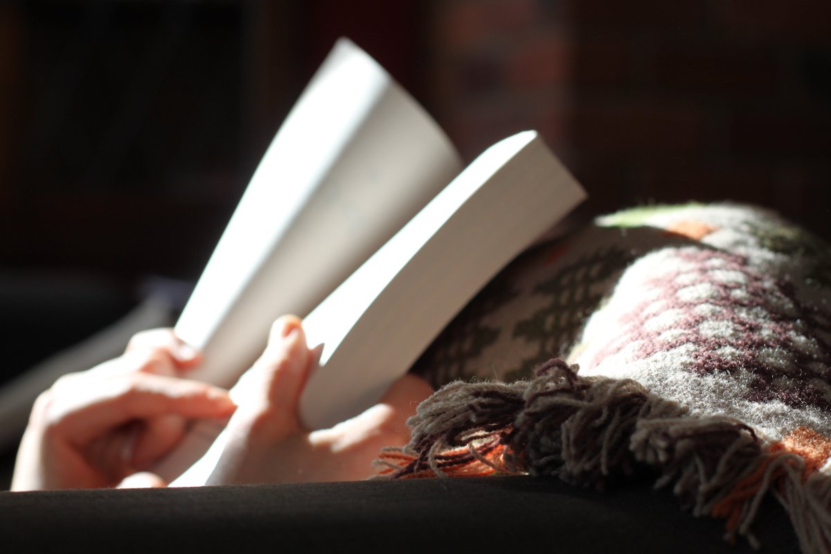 LizzyMoore19's tweet photo. If your book club is after a new read for the new season, I’ve put together a discussion guide to #TheManOnTheMiddleFloor especially for book clubs, available on my website here: https://t.co/jCAhBQ1KY2 - let me know what you think! https://t.co/4Zyvto2EYr