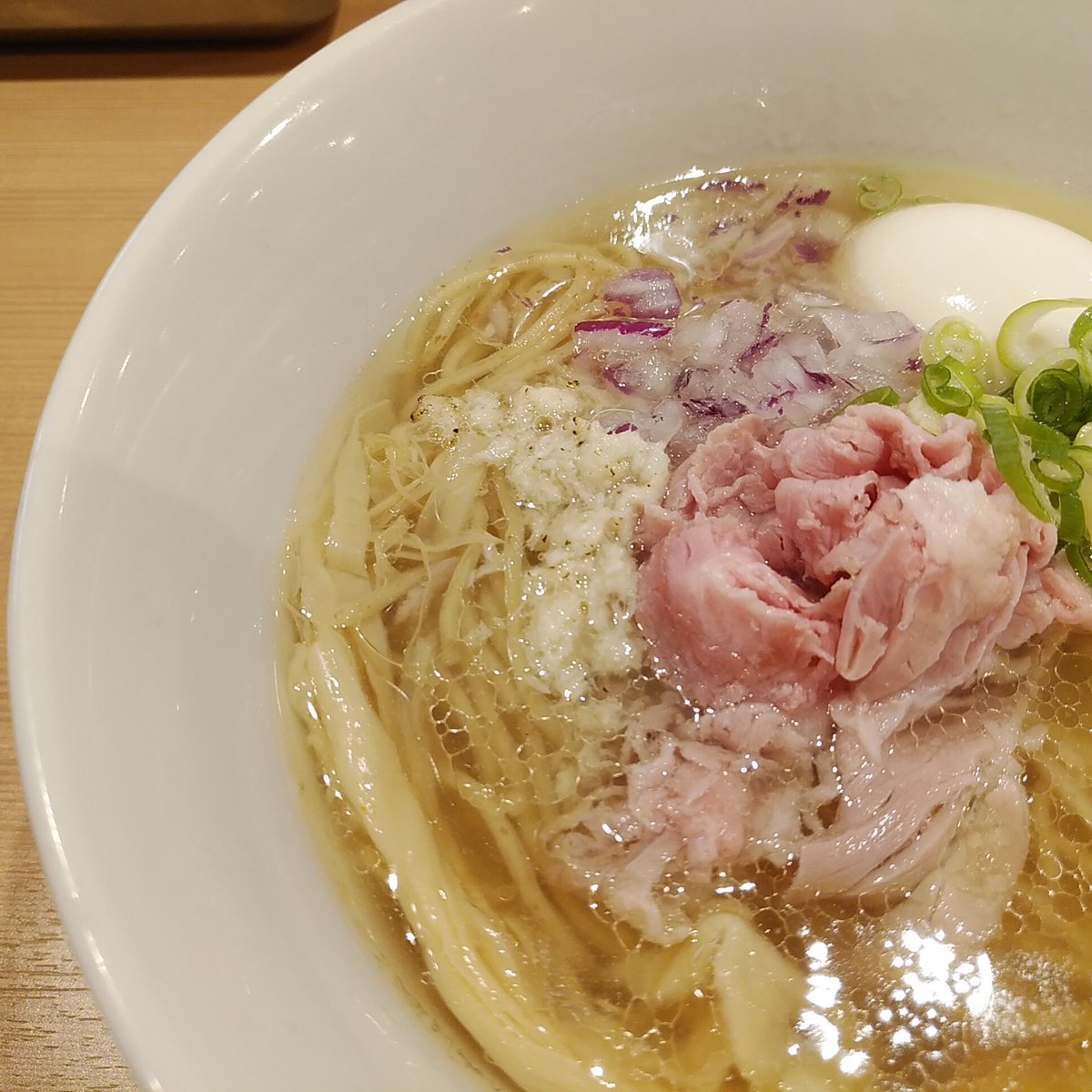 カミィ على تويتر らぁ麺 鳳仙花 新宿 残業一人飯シリーズ 味玉らぁ麺 金目鯛茶漬け あぁやっぱり美味いわここ 金目鯛のアラ出汁のスープが最高です お茶漬けにはハマグリ の出汁が少量入っていて スープと合わさるとまた違う味わいに 満足満足