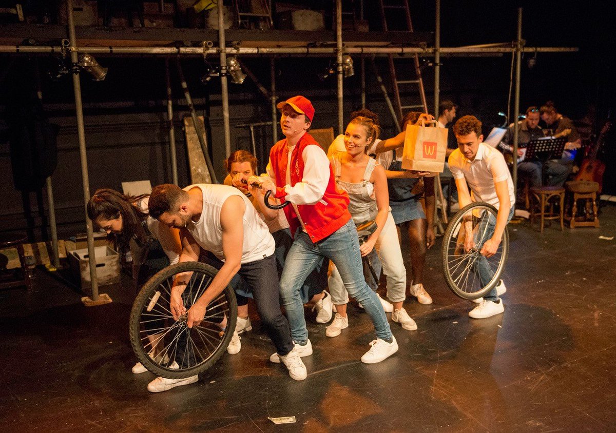 thespyinthestalls tweet media