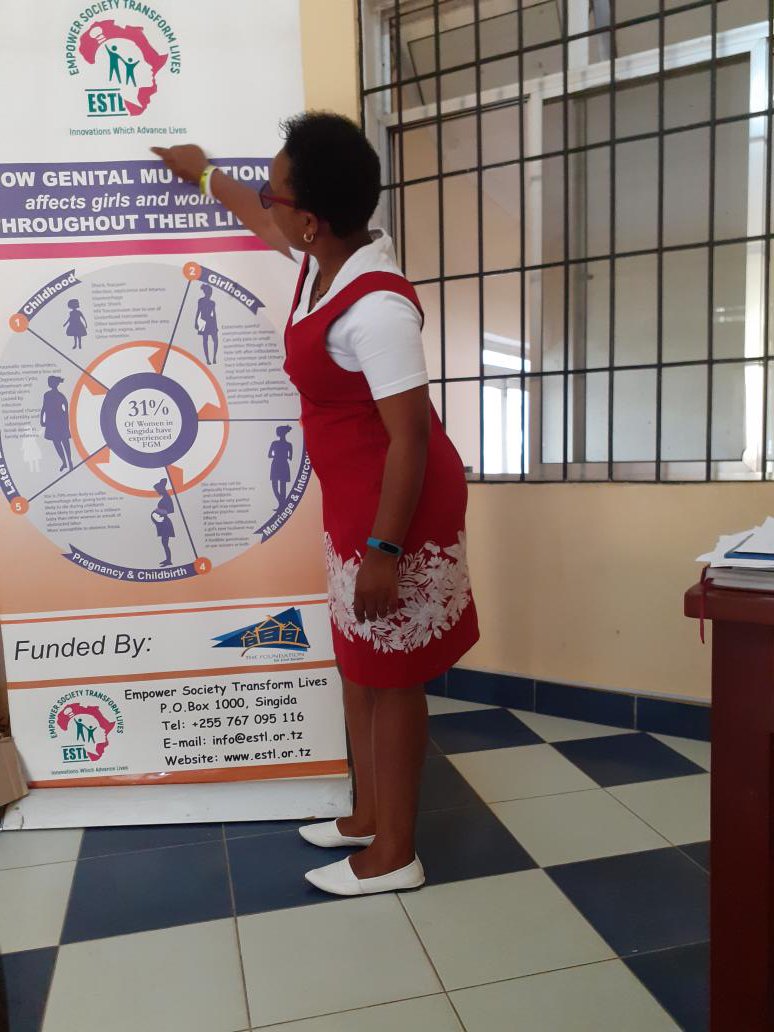 EstlTanzania's tweet photo. Today early in morning Ms @rozeymfui The @EstlTanzania 's Program officer reminding the co_staffs @enoldek @SwaiPhilbert @JoshuaNtanduTz that our fist innovation is to advance peoples lives https://t.co/WY7s0fgDmo