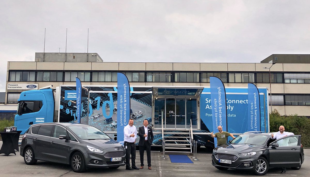 acroadshow's tweet photo. #Day8 of our #Roadshow, and everything is now ready for our customers. Since we are located at the #Ford Central, everything has to be in that sign too! 😉 

#smartconnectedassembly #acroadshow #poweredbydata https://t.co/Pu41dTOgBu