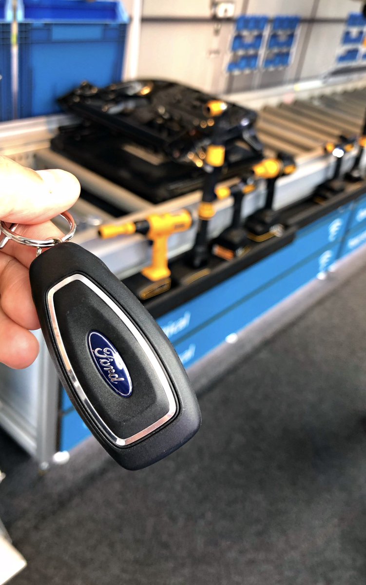 acroadshow's tweet photo. #Day8 of our #Roadshow, and everything is now ready for our customers. Since we are located at the #Ford Central, everything has to be in that sign too! 😉 

#smartconnectedassembly #acroadshow #poweredbydata https://t.co/Pu41dTOgBu