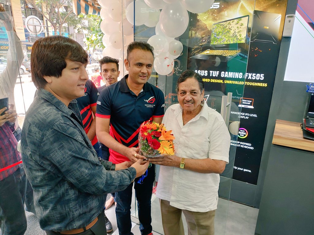 ArnoldSu6's tweet photo. It is our second #Asus Exclusive Store in #Bangalore at Mega IT Store,
#906, GNR Plaza, 80ft Road, 6th Block, Kormangala that launched today by Guarav D Jain, Owner and @friendzjigu Jignesh Bhavsar. 

Congratulations you all.. 

#laptops #GameWithROG #ROG #Zenbook #Vivobook https://t.co/p6A9FNmN7G
