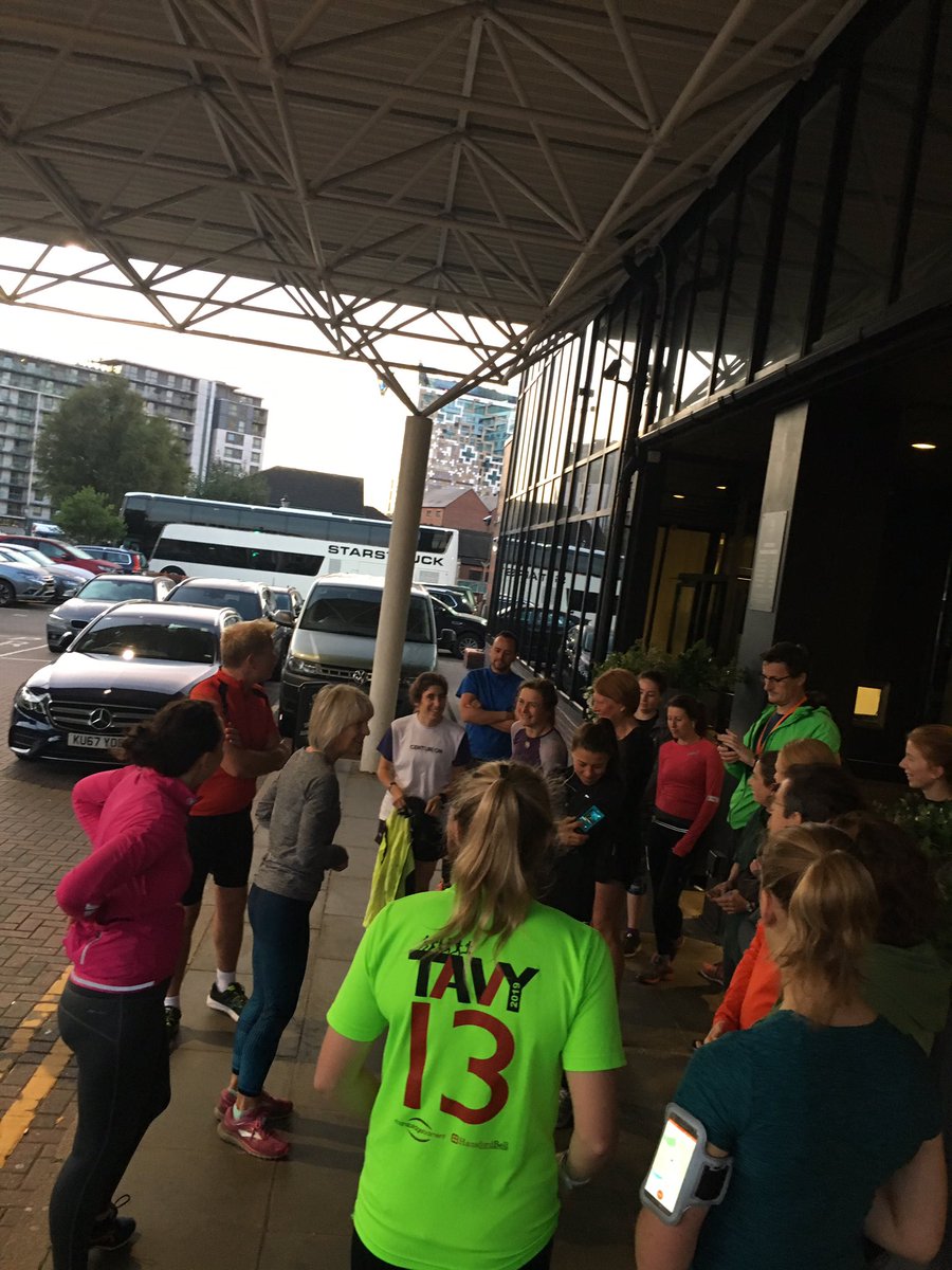DaveEickemeyer's tweet photo. What an amazing turn-out this morning for #runBEVA The tranquil canals became slightly less peaceful as a chatty fluorescent wave of vets hurried along its banks at 6.30am @BEVA19 @Thisvetruns @CroweCarolyne @lauramuiruns @EickemeyerUK https://t.co/huT0wc67dP