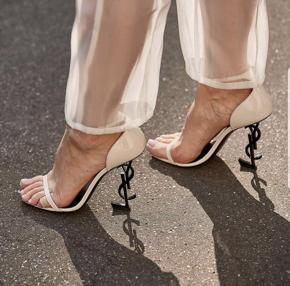femmeduart's tweet photo. ysl heels https://t.co/Lkq5gooAes