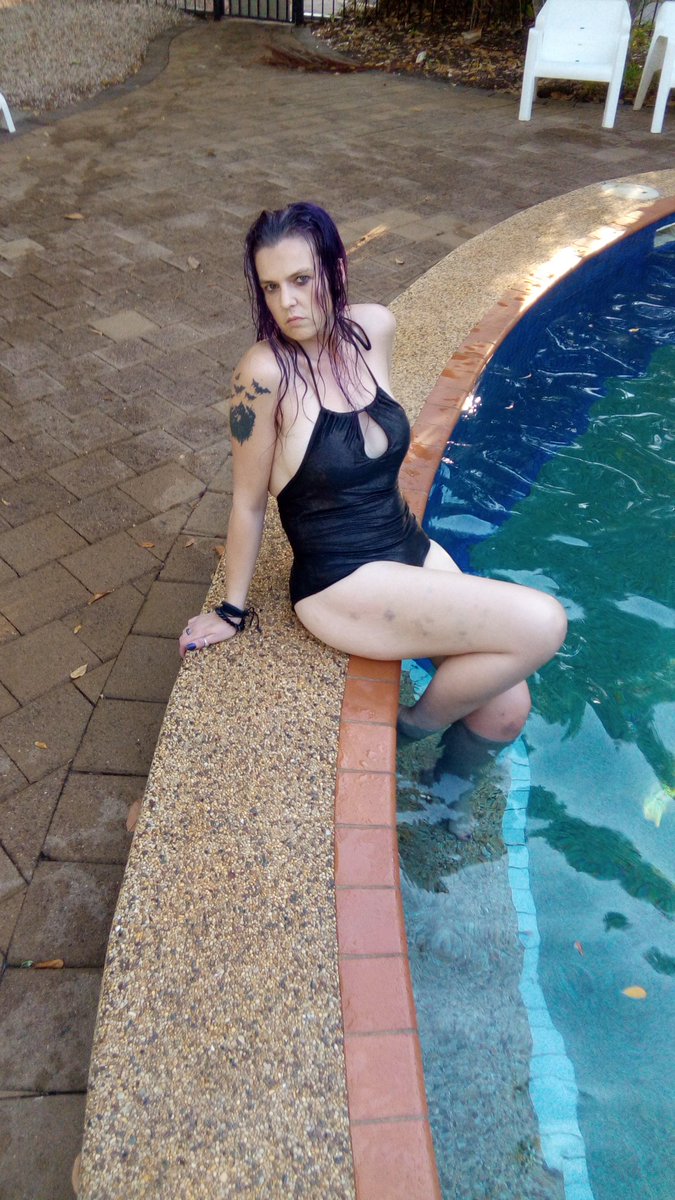MissSyn1's tweet photo. Quick dip in the pool, whilst you losers are at work for me 😏 #findom #fiancialdominatrix #mistress #dominatrix @slavekane @rtformistress @biim_1 @promofindomme @RTpromo__piggy7 https://t.co/TUwIQ780a6