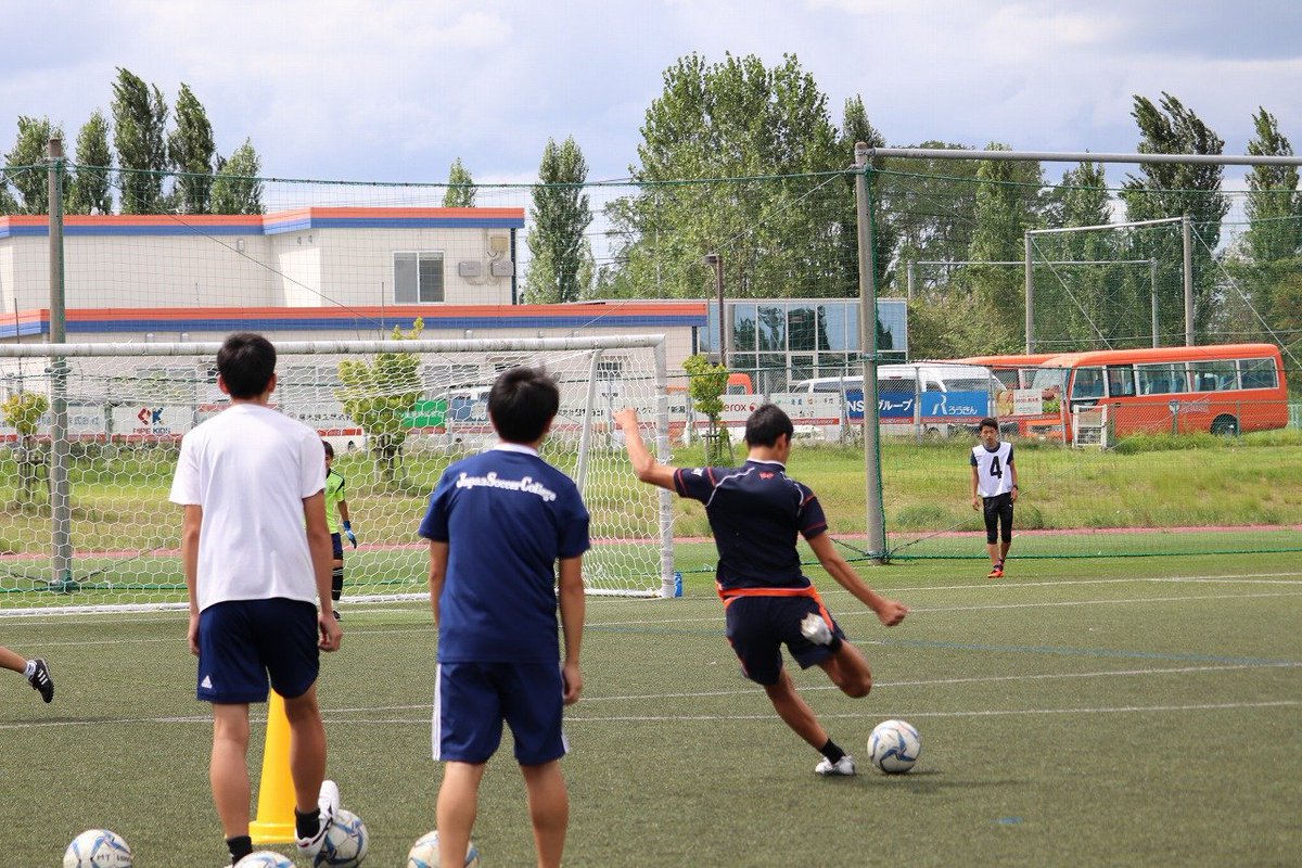 Japanサッカーカレッジ Jsc Jリーグクラブで仕事をする際は プロサッカー選手の練習相手をする事がある サッカーの実力も日々磨いて備える マネージャー ホペイロ 主務 副務 サッカーコーチ 高校サッカー