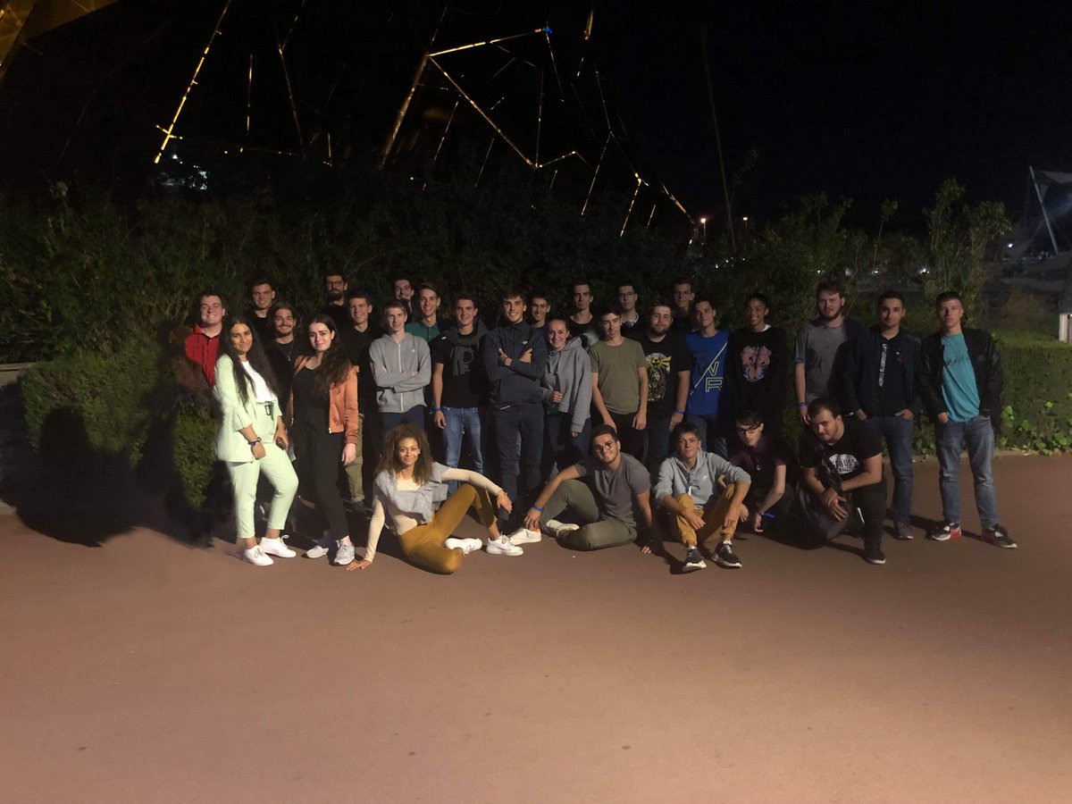 Soirée au #futuroscope pour le séminaire d'inté des cycles préparatoires de @CESIingenieurs, merci à la promo toulousaine pour la photo souvenir :) !