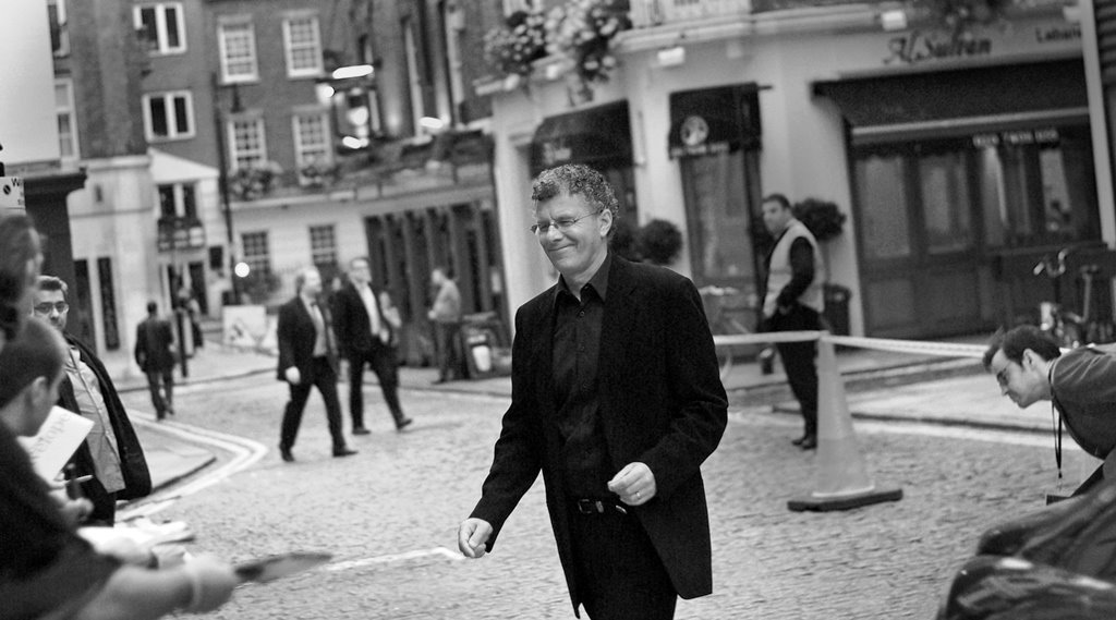 berndt2_photo's tweet image. What better way to remember that you forgot all about the 2009 Charles Darwin biopic "Creation" than a 10th Anniversary premiere #RedcarpetMonochrome re-edit? (you're welcome!) - more at bernd-talasch.squarespace.com/redcarpetmonoc… #BenedictCumberbatch