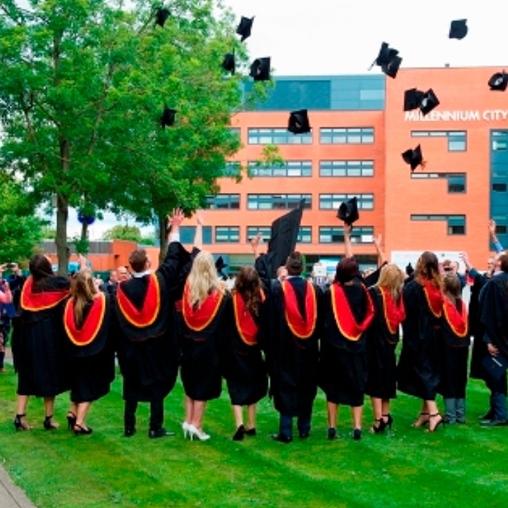slugwolves's tweet photo. Another day of celebrations today for our Wolverhampton graduates .... 👨‍🎓👩‍🎓

Theres a complimentary glass of fizz ready for anyone in a cap and gown today 🎓🥂 https://t.co/AGaX5feKhx