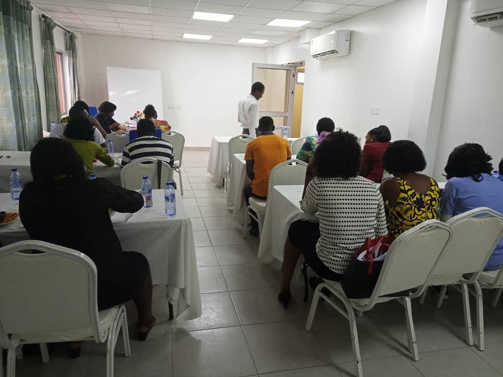 PSH_GH's tweet photo. Doctors and nurses, with their training and their experiences, would be able to detect unusual patterns of diseases. 
#Orthopedic_Training_workshop
#Learn_To_Save_Life https://t.co/T2HyzCQsJn