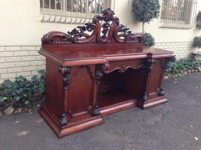 thecrowncollect's tweet image. We just LOVE this magnificent carved newly aquired extremely spectacular carved mahogany sideboard which could also be used as a drinks table circa 1870 - R38,800 buff.ly/2JD5CgD #Antique #sideboard #drinkstable #luxury #sophisticated #sandton #bryanston