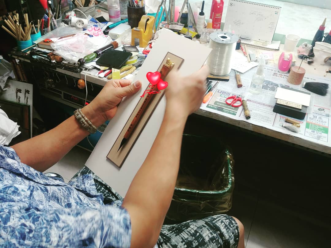 brushmuseum's tweet photo. 추석에 찾으러 오시겠다고 하셔서 어제까지 작업해서 만든 #배냇머리붓 입니다. 추석에 가족들에게도 보여드리고 아이에게도 선물해주시고 싶다고 하셔서 명절연휴까지해서 작업하게 된 붓 https://t.co/yvkzFDtPk5
#태모필 #아기선물 #머리카락 #배냇머리 #육아 #추석 #한가위 #돌선물 #신혼 #춘천 https://t.co/LCo2PTRLL5