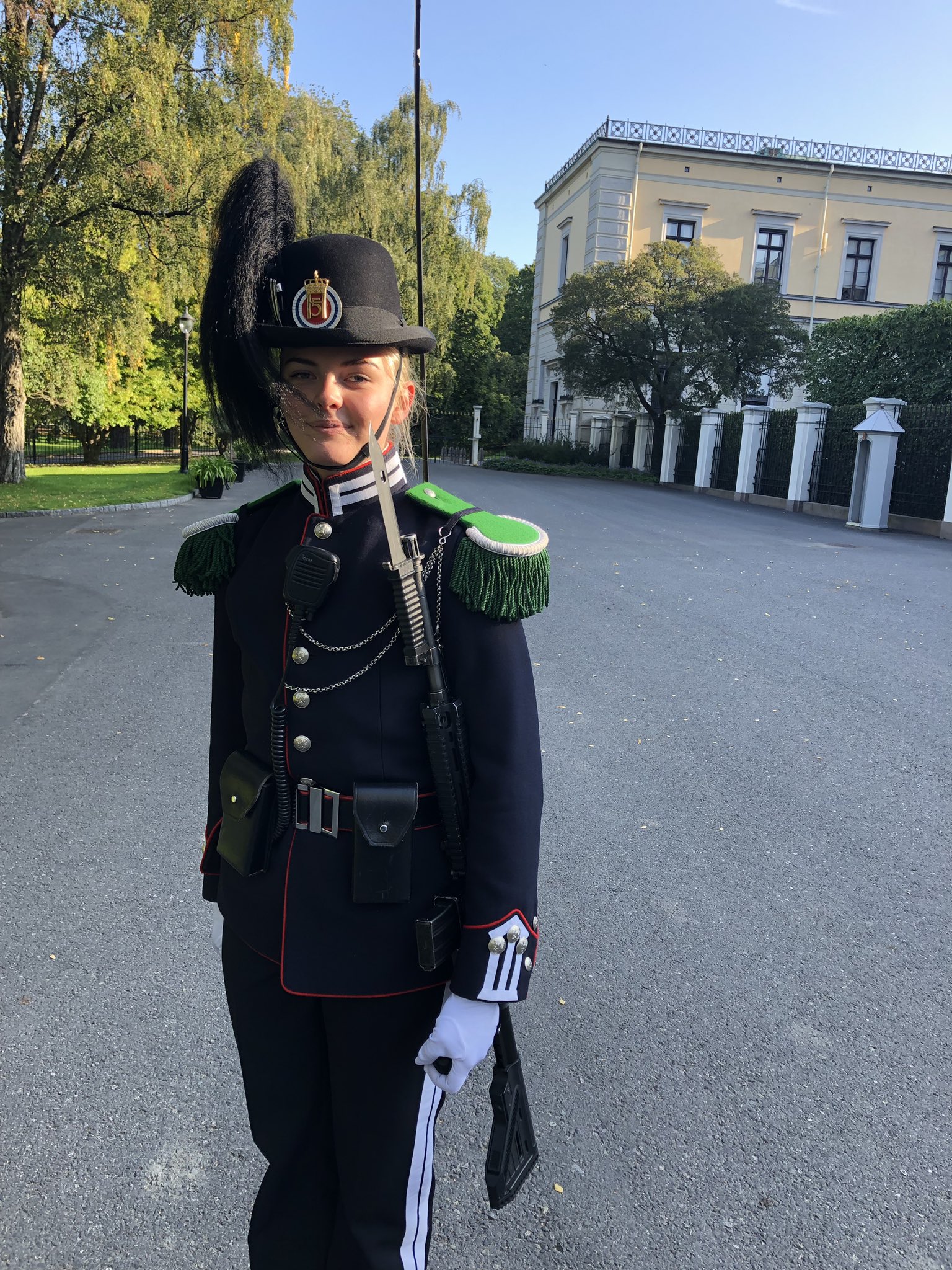 Intim Stramme Ordinere Martin Kiil on Twitter: "I Norge har man kvindelige garder. Hende her har lige smidt mig ud af Dronningeparken i Oslo, fordi der skulle være et arrangement #ligestilling https://t.co/0kZqHDWBMe" / Twitter Intim Stramme Ordinere Martin Kiil on Twitter: "I Norge har man kvindelige garder. Hende her har lige smidt mig ud af Dronningeparken i Oslo, fordi der skulle være et arrangement #ligestilling https://t.co/0kZqHDWBMe" / Twitter