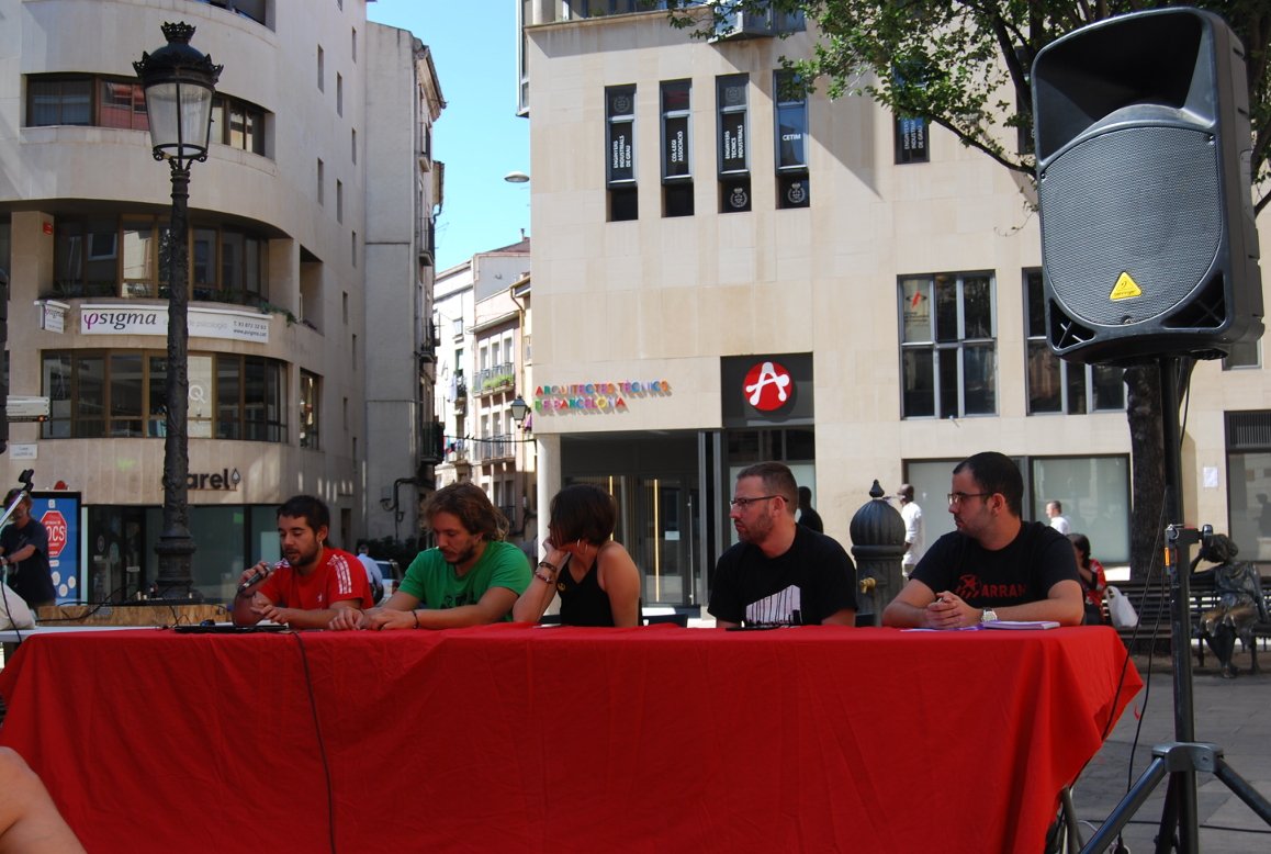 Herrialde Katalanetan den brigadaren 2. kronika iritsi zaigu!

Kooperatibak, casalak, CDRak, kriminalizazioa, PAHC eta abar luze bat kontatzen digute

Irakurri osorik hemen:
labur.eus/Y36qj

#brigadak2019