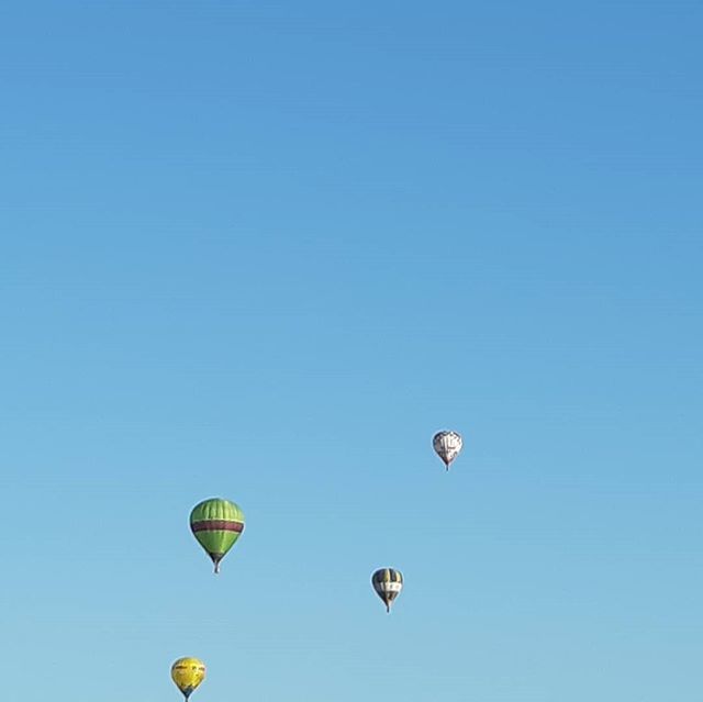Paomorelli's tweet photo. #tuscany #sky #blue #amazing #balloons #instagood #instagram #photooftheday https://t.co/phjP6EinqP https://t.co/S5OORvMKOW