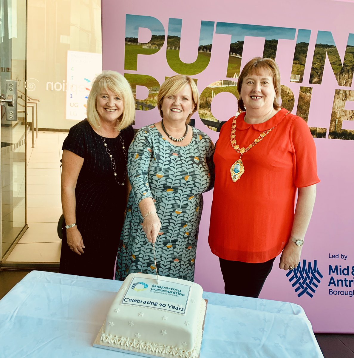 SuppCommunities's tweet photo. We had a brilliant time catching up with former colleagues last night as we celebrated #40YearsSC. Thanks to @Mayor_MEA for joining us in #LookingBacktoLookForward. Hereβs to the next 40 years #supportingcommunities! https://t.co/8ksCnSv3WQ