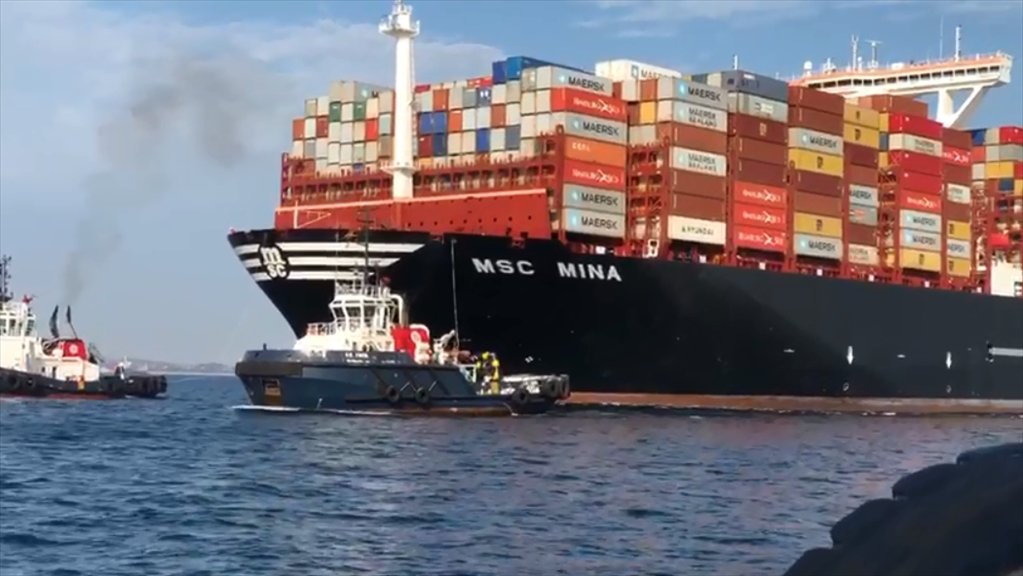 Boluda Towage Spain manoeuvres world’s largest container ship in port of Algeciras
vesselfinder.com/news/16337-Bol… #BoludaTowageSpain #tugs #MSCMina #containership #Boluda #towage #Algeciras #port #VBTitan #VBTron #VBAndalucia #VBCeballos #VBJuanGonzales