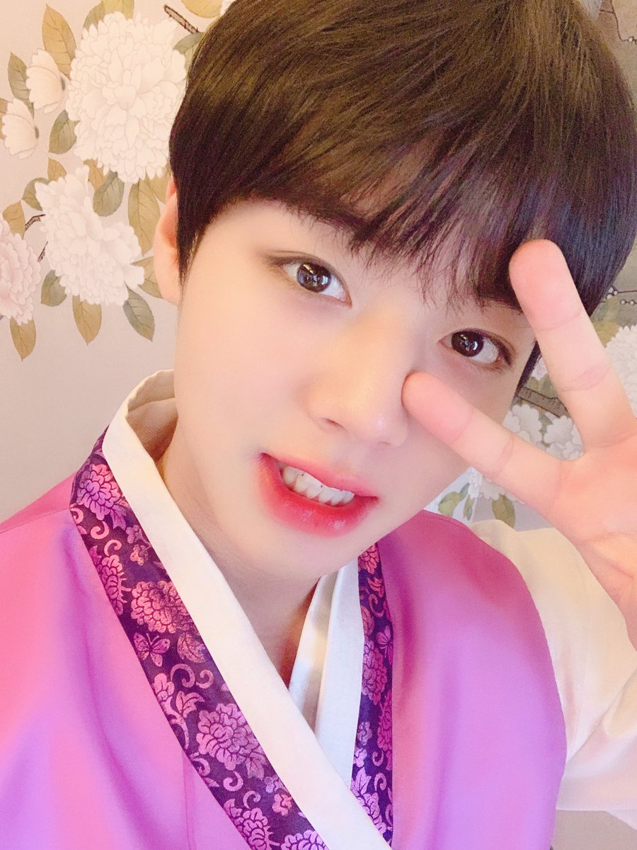 apeachywink's tweet photo. But why is he so cute tho :( https://t.co/Hk5WBifwzW