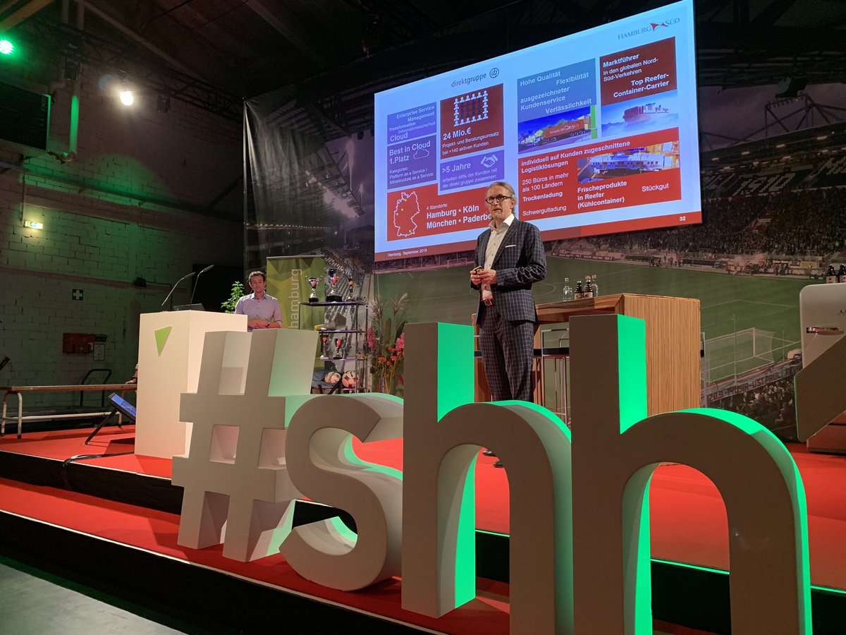 .<a href="/FolkertJung/">Gr177kae5e</a> on stage @solutionsHH #shh19 mit Hamburg Süd über #newwork. #wasfürntheater 👌#megaformat