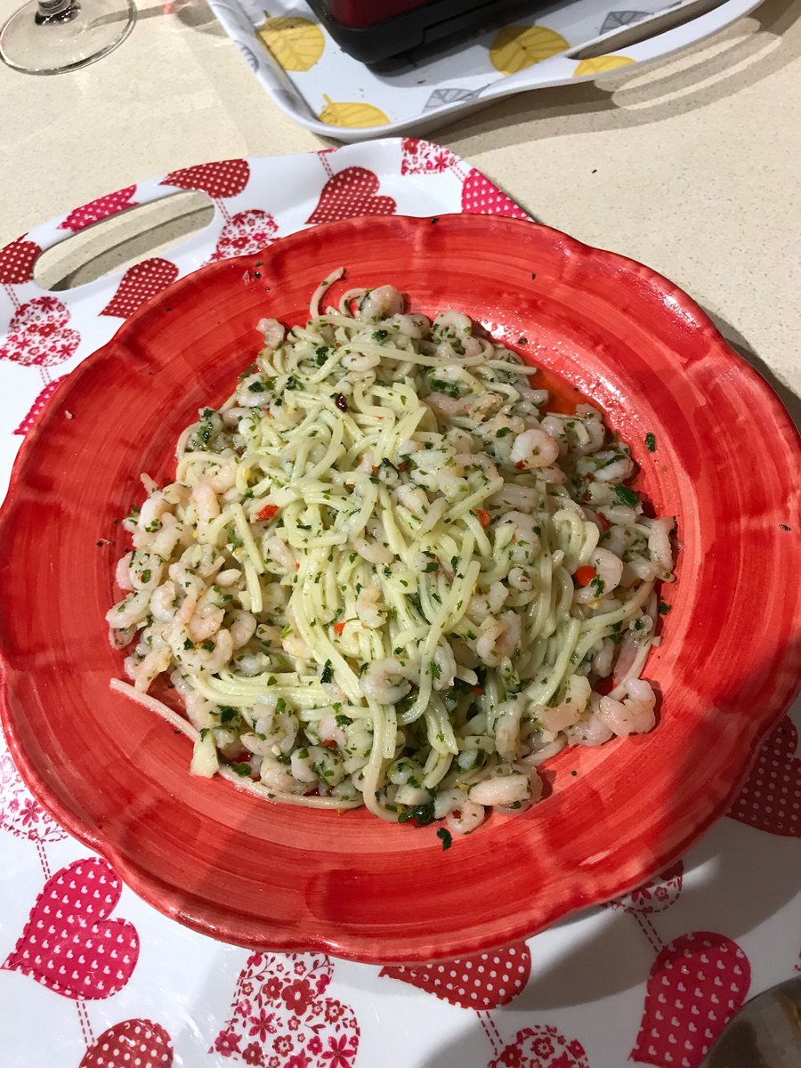 Cena ieri spaghetti 🍝 aglio olio e peperoncino con gambari rosse