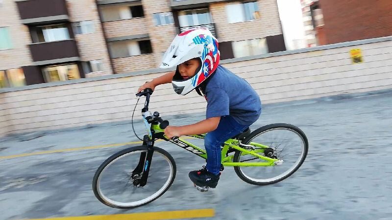 Teach 'em young 📸 Diego Gallo
#Featured #Shuttographer #StaffPick #biking #ride #kids