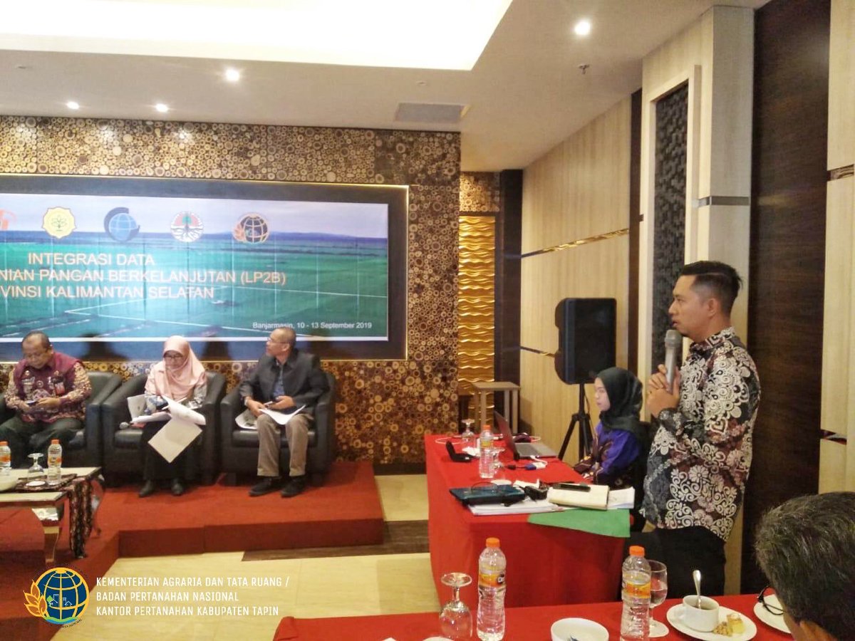 kantahkabtapin's tweet photo. Integrasi Data Lahan Pertanian Pangan Berkelanjutan (LP2B) Provinsi Kalimantan Selatan, pada hari Selasa 10 September 2019 s/d hari Jumat 13 September 2019 bertempat di Lantai 7 Aula West Bestern Kindai Hotel - Banjarmasin
#bpnrantau
#atrbpntapin
#Integrasilp2b
#lp2btapin https://t.co/dsFNBdbgqK
