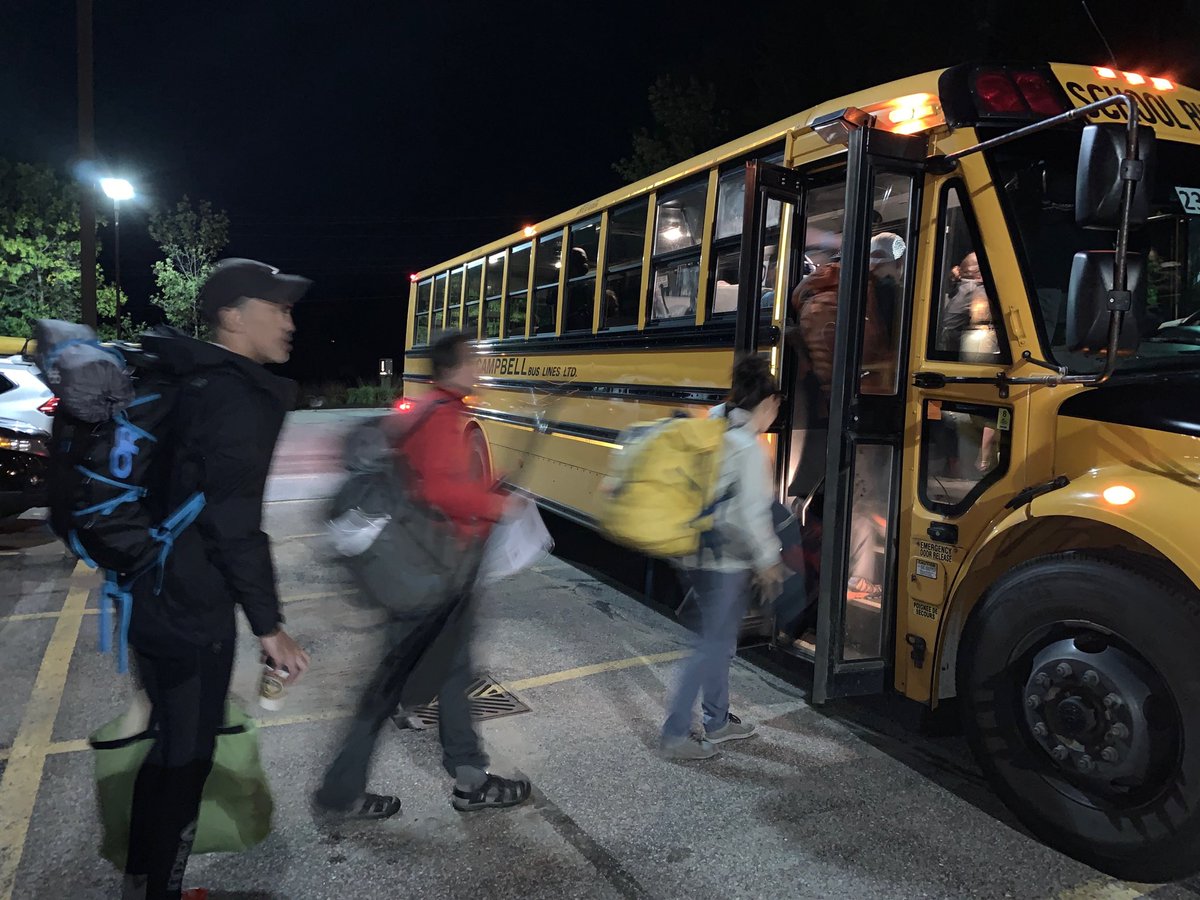 MuskokaRiverX's tweet photo. Courier des Bois paddlers loading the shuttle excited for the day #AOMRX2019 https://t.co/T31ku3BuLF
