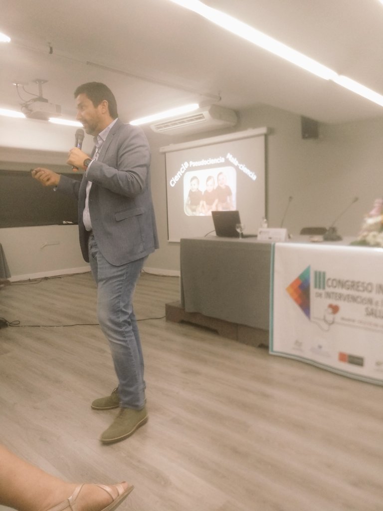 ihpeco's tweet photo. Tema muy interesante el que introduce @jmmorang , los artículos "Científicos" que pueden incluirse en la esfera de las #pseudociencias y #malaciencia.
Hay que trabajar las competencias en lectura crítica para separar el grano de la paja en las publicaciones científicas.
#IIICIIIS https://t.co/hfBusgnq5j