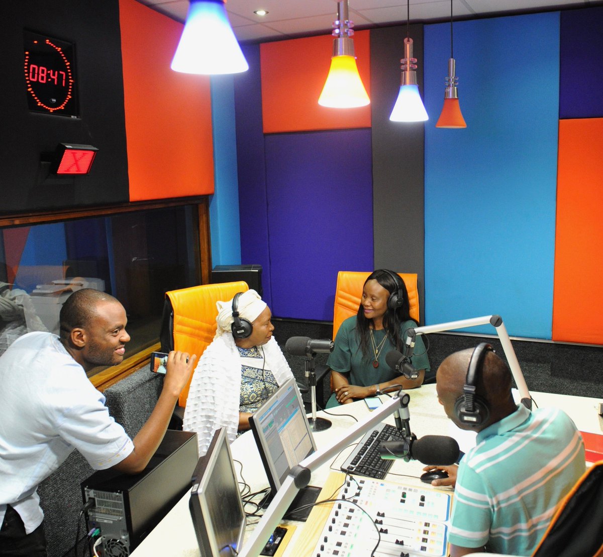 NationalCoGTA's tweet photo. This morning, @NationalCoGTA Minister, @DlaminiZuma  joined the #tfmditlalemeso breakfast show on @ThobelaFMYaka to discuss, among others the new #DistictModel, gender-based violence #GBV and #immigration.

#cogta https://t.co/JjMycFv8Dv