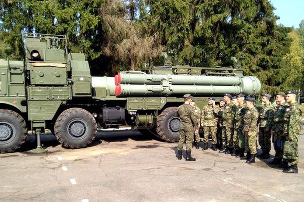 Пусковая установка 5П85С ЗРК С-300ПМ с комбинированными ЗУР - 48Н6 и 9М96. Фото - Андрей Калий, "Красная Звезда"