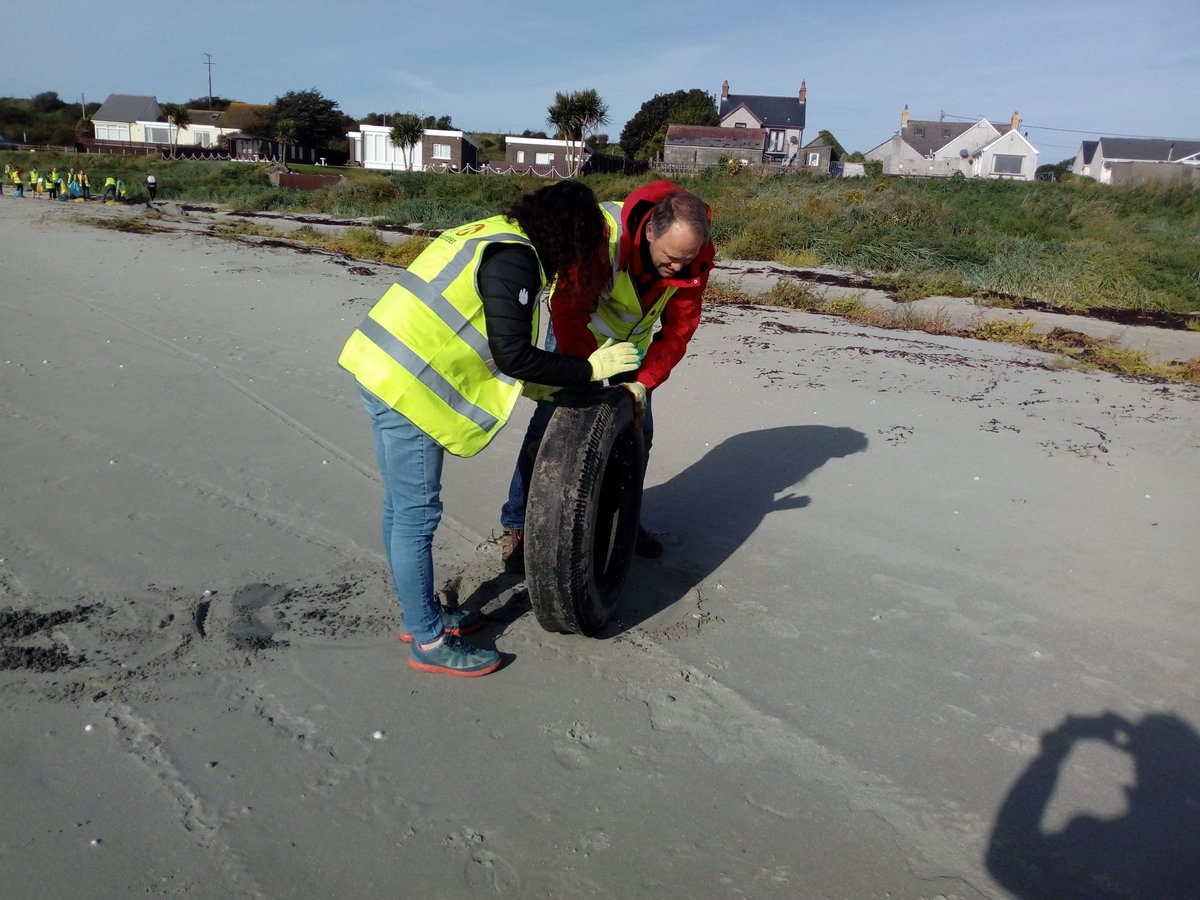 isupportlhlh's tweet photo. Two tyres found on the beach! Luckily we were able to get them freed and cleared up. #BigBeachClean #SuitUptoCleanUp #liveherelovehere https://t.co/1GCbLPl3UY
