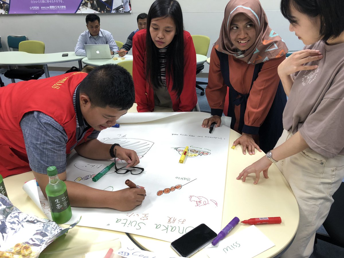 tiijima_kindai's tweet photo. #インドネシア の #Hasanuddin 大学の学生が来校しました。#タカハ機工 様には前回に引き続き工場を見学させていただきました。#経営ビジネス学科 の学生も、英語でグループワークができるようになってきています。#近畿大学 #産業理工学部 #飯塚市 https://t.co/GQQFkCEtyn