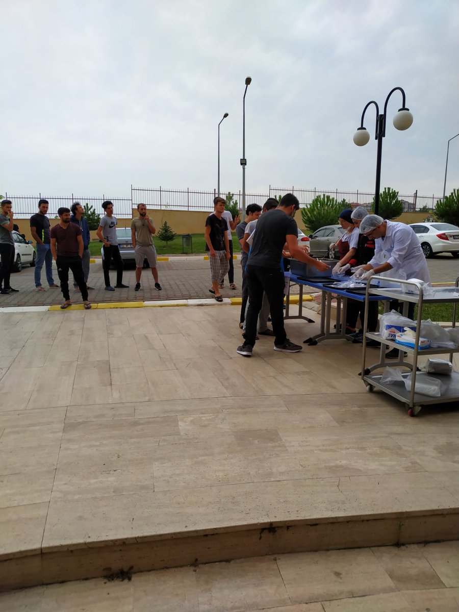 Uşak Erkek Yurdumuzda Cuma Namazı sonrası öğrencilerimize aşure ikramında bulunuldu.