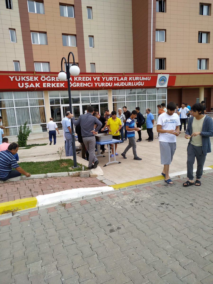 UsakKYGM's tweet photo. Uşak Erkek Yurdumuzda Cuma Namazı sonrası öğrencilerimize aşure ikramında bulunuldu. https://t.co/Iv8otoakGT