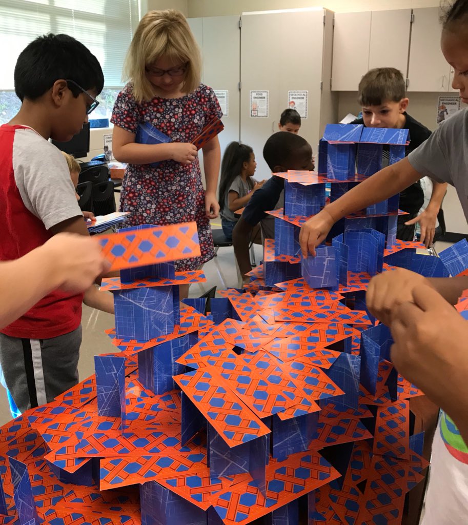 JenniferAGates's tweet image. Hardest working engineers &amp;amp; architects around. @MtnViewES #STEM #everystudenteveryday #creativityfocus #improvingurdesignsweek #cooperation #collaboration #LoveToSTEMHere @ReneeGarriss @BeckyHintz @vickiekogan @Amusto12