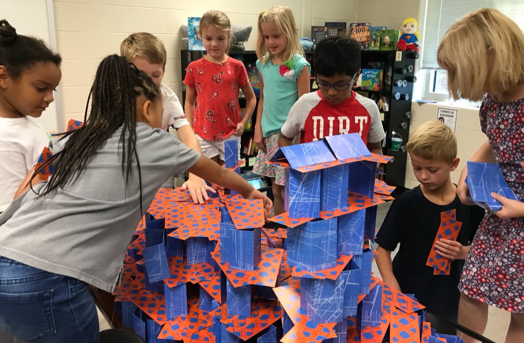JenniferAGates's tweet image. Hardest working engineers &amp;amp; architects around. @MtnViewES #STEM #everystudenteveryday #creativityfocus #improvingurdesignsweek #cooperation #collaboration #LoveToSTEMHere @ReneeGarriss @BeckyHintz @vickiekogan @Amusto12