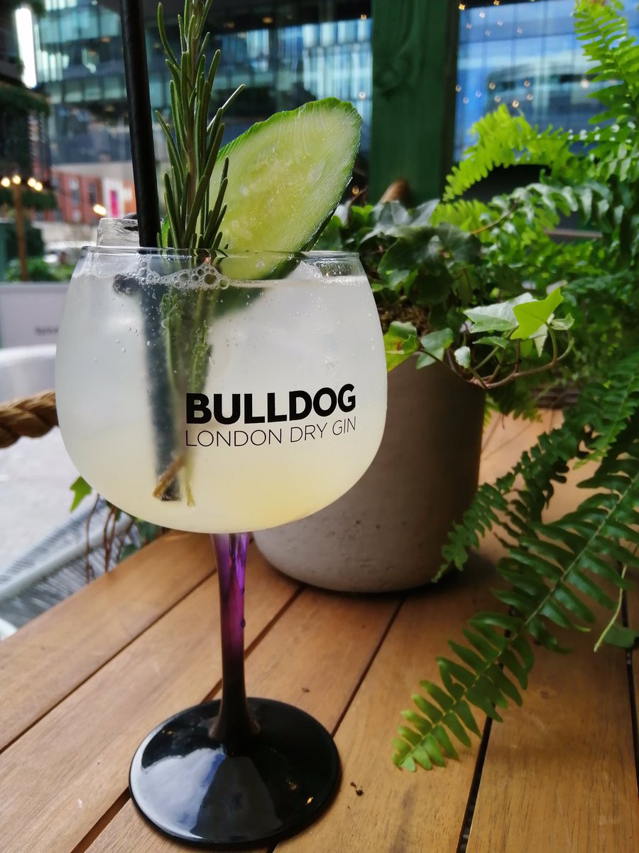 Happy Friday everyone! 🍺🍹🍷