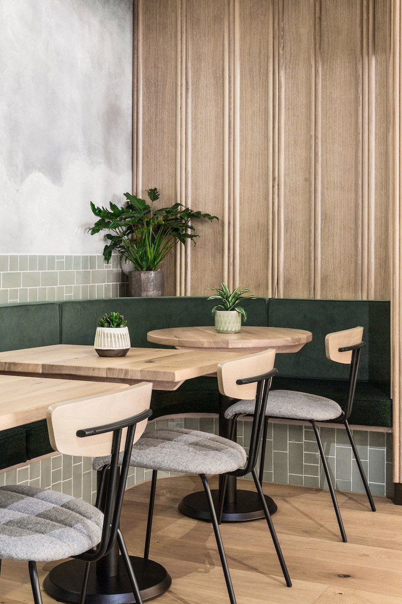 PayserProyectos's tweet photo. Hay combinaciones de materiales que son un acierto seguro. Cemento, cerámica y madera natural. Un trio triunfador en @farmerjfood, un restaurante de comida saludable 🍅🍳🥦 situado en Londres, obra de #BiasolDesign⚒👌

#PayserRecomienda https://t.co/hYNS53W5BJ
