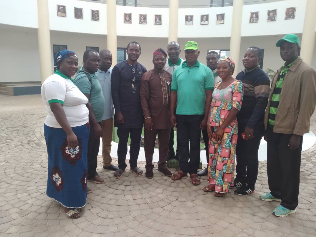 GideonDogara's tweet photo. FAMILIARITY VISIT. 

Today Hon. Darius Kurah Special Assistant, Political Matter to KDSG received in his office on a familiarity visit, Officials of National Youth Council Kagarko branch, led by their chairman, Mr. Isaiah Adamu. @BenKure @iamnaymarie @WajohBala @arewacreative https://t.co/PIb2XbgyrW