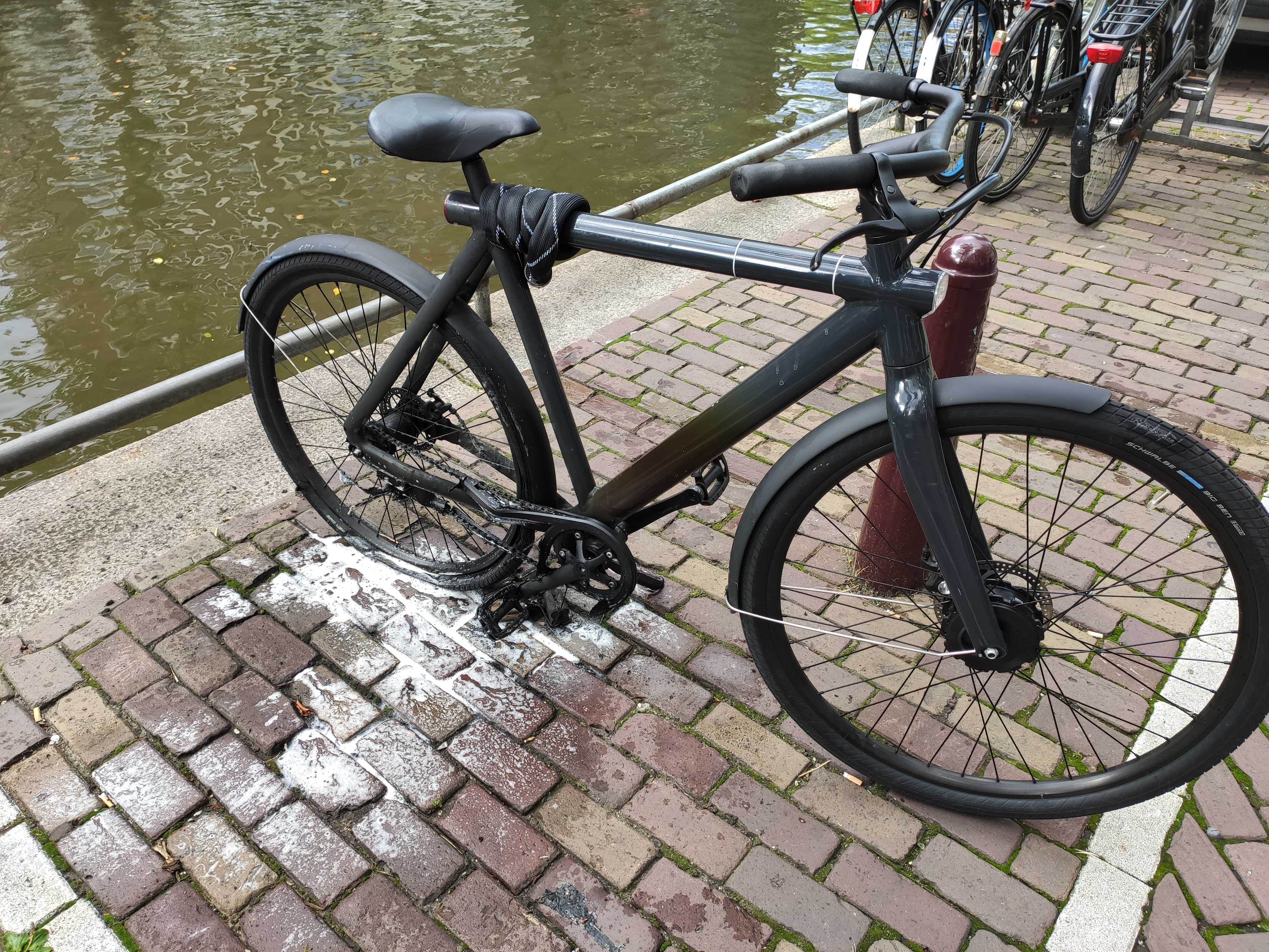 Luc on X vanmoof electrified S2 battery meltdown on Brouwersgracht this morning. AT5 brouwersgracht brand fire https t s1rmwmdoIj X