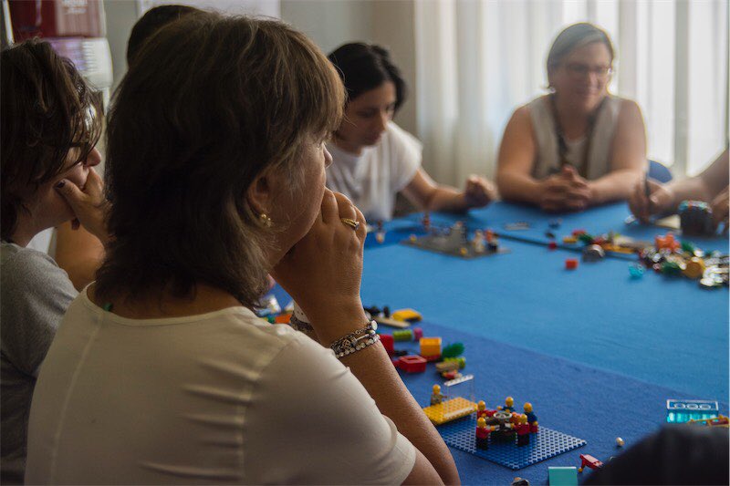agenfap's tweet photo. Quarta e ultima giornata di formazione per Facilitatori #LEGOSERIOUSPLAY, passando da connessioni alla costruzione di identità.
#PerKristiansen #facilitatortraining #LSPtraining #LSP #Roma #Agenfap https://t.co/SJGyEkO0Kf