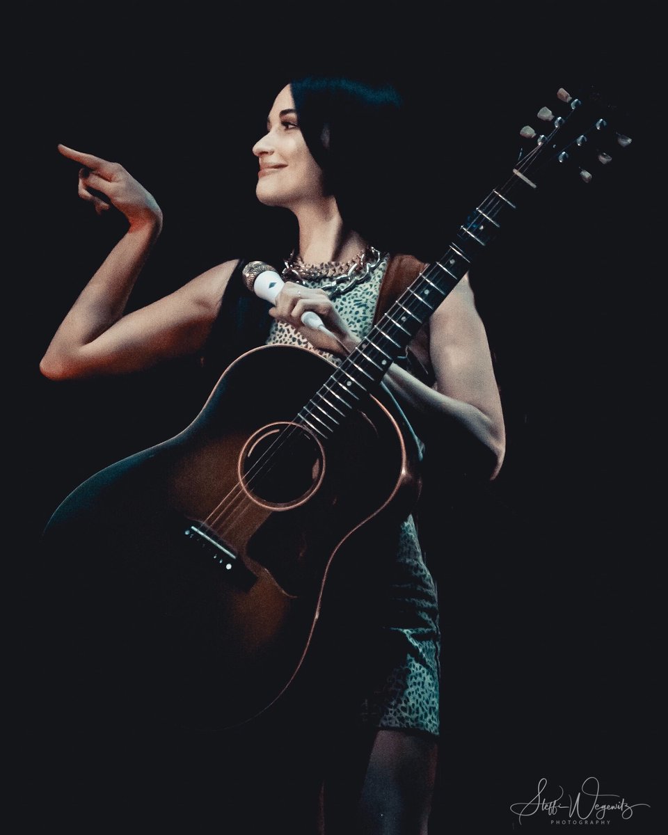 berlinerinohio's tweet photo. The talented @KaceyMusgraves showing Cleveland how it’s done! More up @stitchedsound 

#kaceymusgraves https://t.co/VAV3Gk7idA