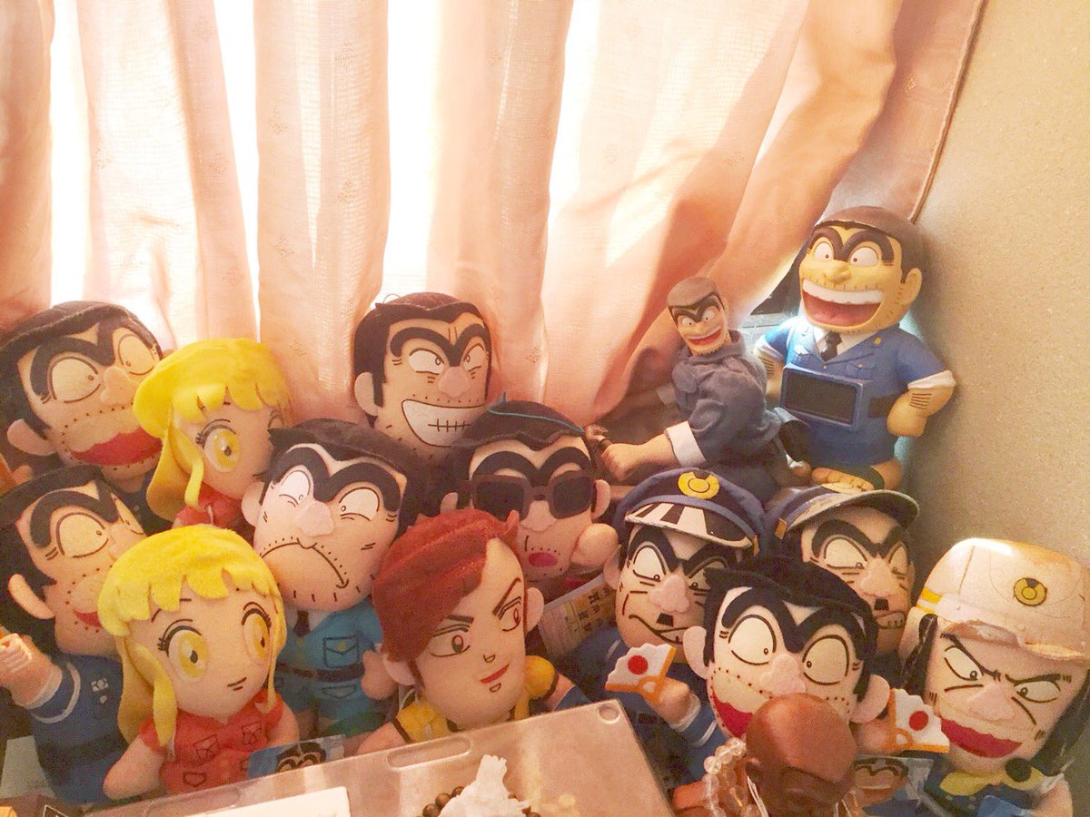 96年、97年のこち亀のぬいぐるみ達。 劣化でさわれないので、 見て