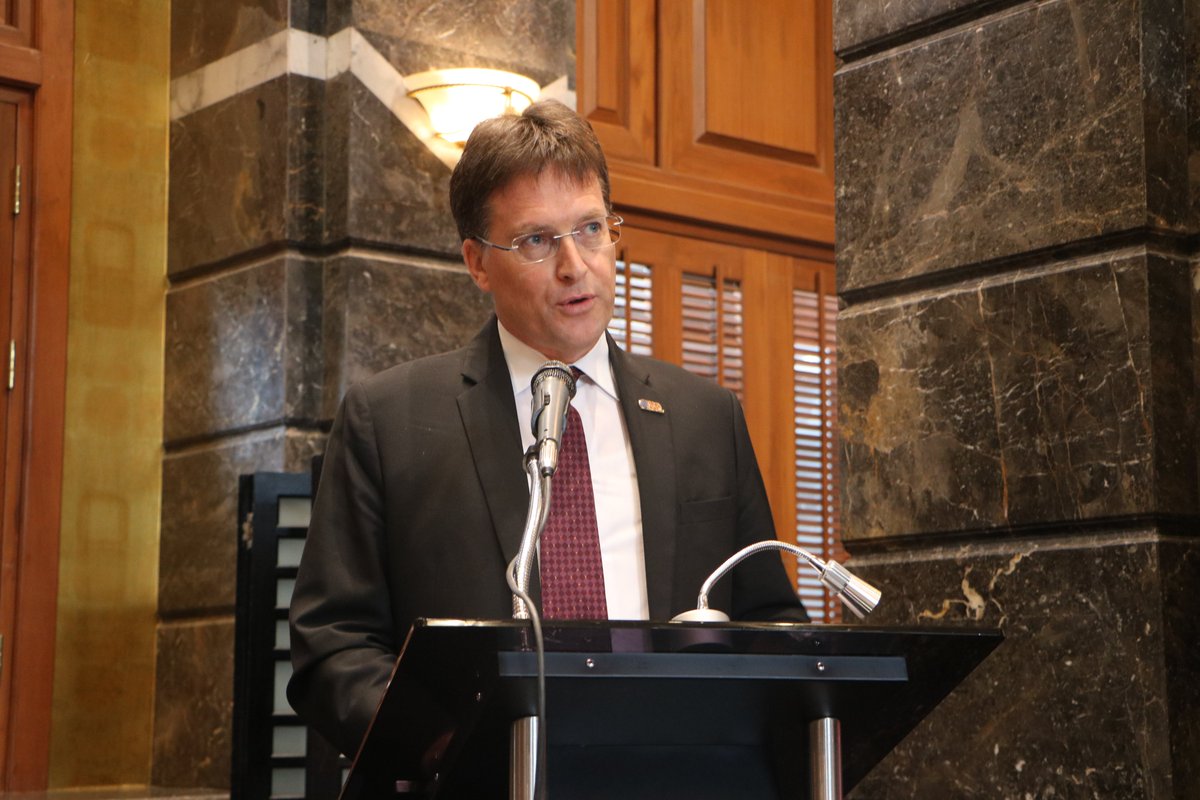 annaengblom's tweet photo. @CanadaASEAN @ILOAsiaPacific @ASEAN @AusAmbASEAN @AnjaliFleury @AusAmbBKK @CanadaThailand @CanadaANASE ILO's Graeme Buckley highlights importance of lifelong learning, gender equality, lifelong universal social protection, universal labour guarantee, and ensuring collective representation and social dialogue at the #12AFML Thai national prep meeting. #FutureofWork #MigrantWork https://t.co/5MZyNsIniY