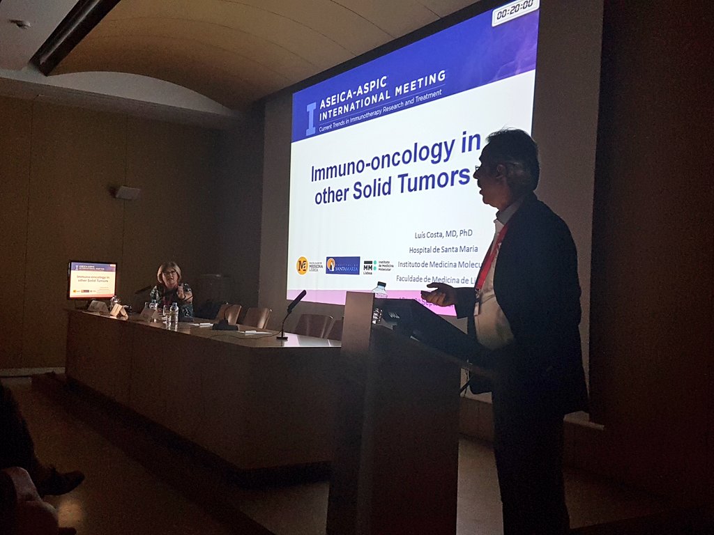 ASEICAnews's tweet photo. The ASPIC president, Dr. Luis Costa, discusses about immonooncology in solid tumors. #AAIM19 #ASEICACancer #ASEICAinvestiga https://t.co/R8M838ywR2